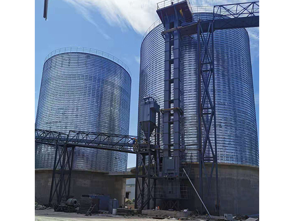 江蘇常州溧陽(yáng)工地1萬噸水泥鋼板倉(cāng)完工